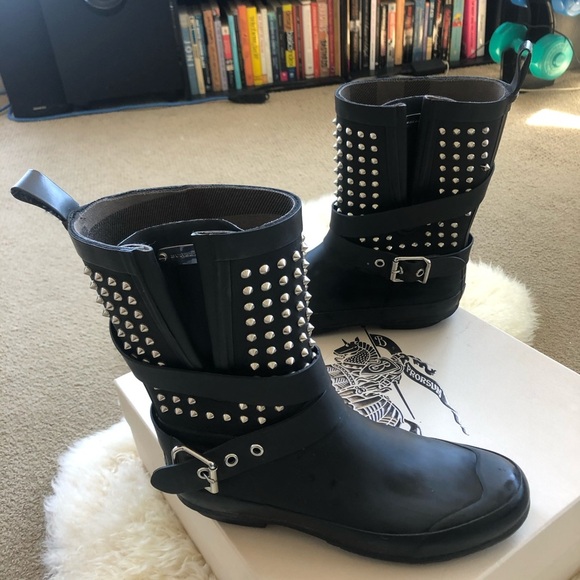 BURBERRY “Holloway” Stud Rain Boots *flaw* Size 9 - Picture 2 of 7